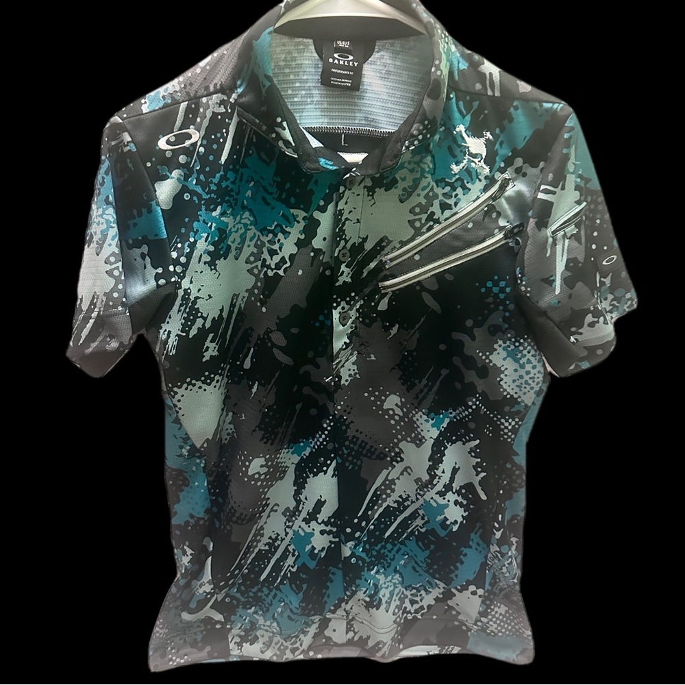 Oakley Men's Abstract Graphic Shirt - Black, Gray, and Blue